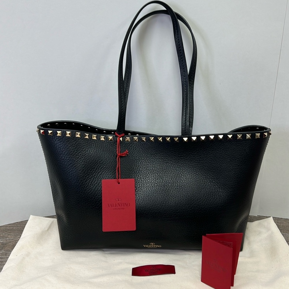 ✨ Valentino Garavani Rockstud Black Leather Tote Bag ✨